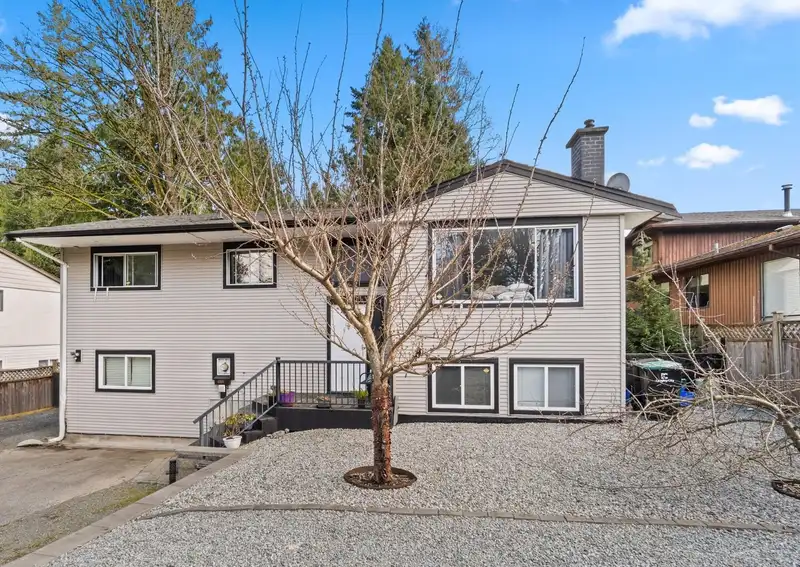 4900 200TH STREET - photo 2 of 40