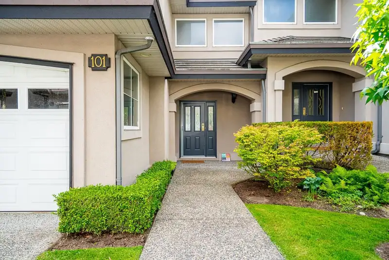 101 678 CITADEL DRIVE - photo 3 of 36
