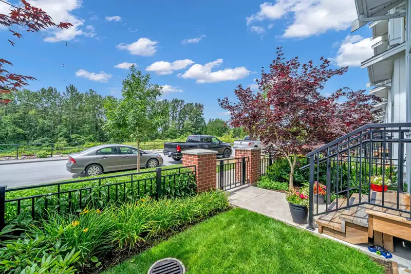 16 16561 17A AVENUE - photo 4 of 29