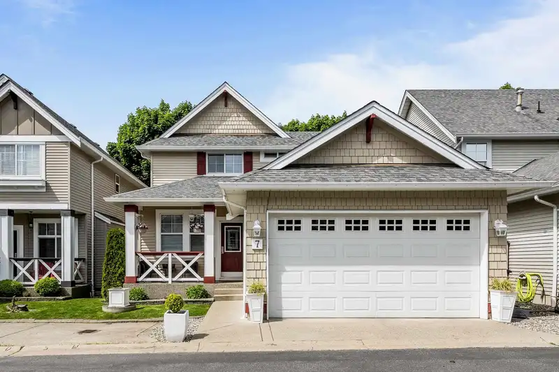 7 7067 189 STREET - photo 1 of 39