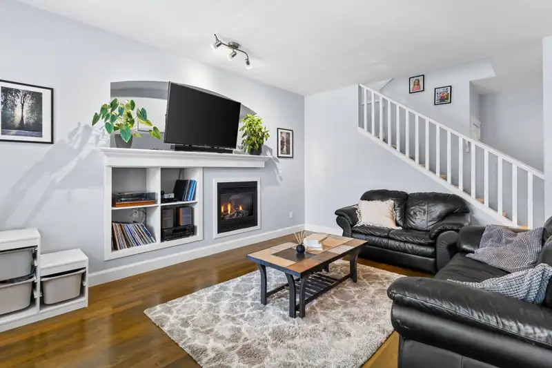 7 7067 189 STREET - photo 3 of 39