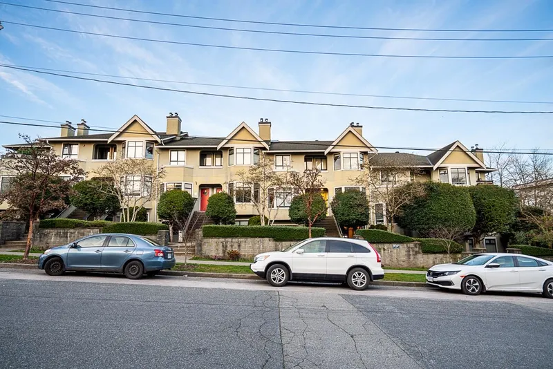 7 221 ASH STREET - photo 2 of 25