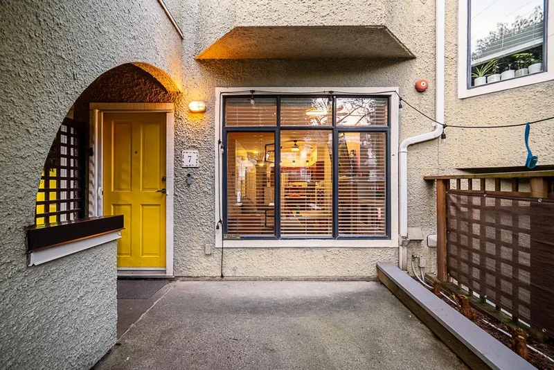 7 221 ASH STREET - photo 4 of 25