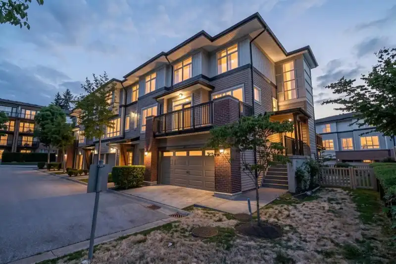 112 1125 KENSAL PLACE - photo 1 of 39