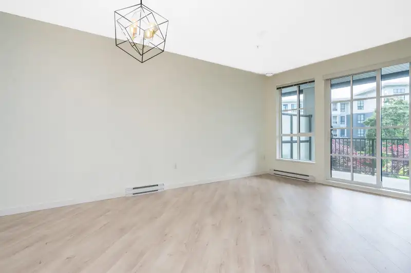 204 15168 33 AVENUE - photo 4 of 39