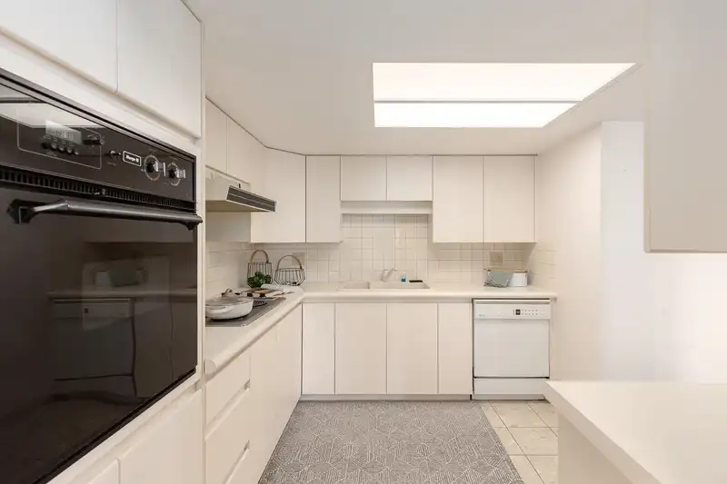 808 168 CHADWICK COURT - photo 2 of 40