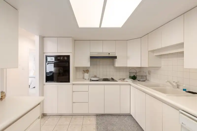 808 168 CHADWICK COURT - photo 4 of 40