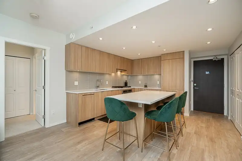 905 6638 DUNBLANE AVENUE - photo 1 of 29
