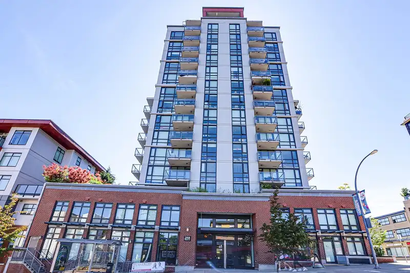 405 258 SIXTH STREET - photo 1 of 12