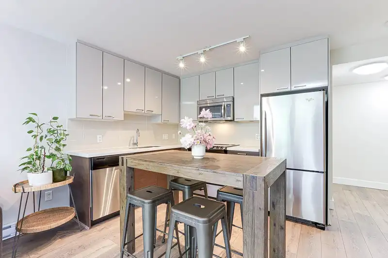 405 258 SIXTH STREET - photo 3 of 12