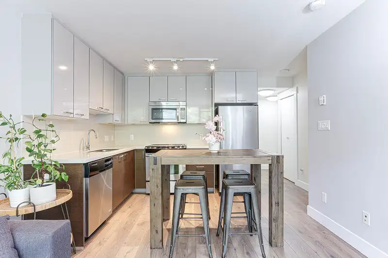 405 258 SIXTH STREET - photo 4 of 12