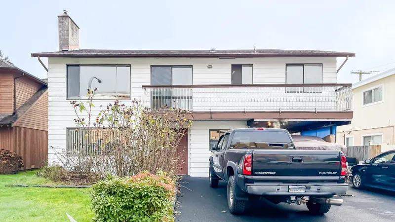 5716 48B AVENUE - photo 1 of 25