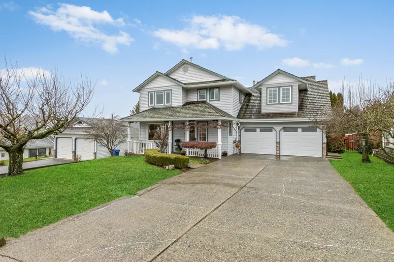 34837 OAKHILL DRIVE - photo 2 of 25