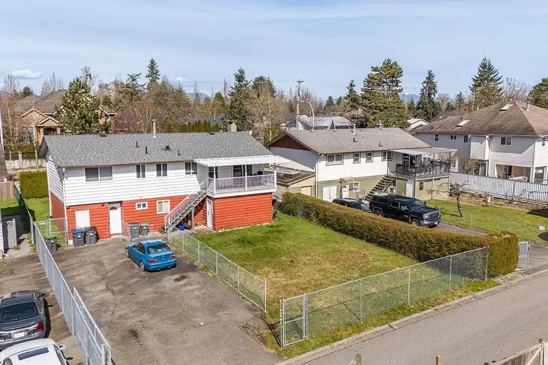 14058 72 AVENUE - photo 4 of 29