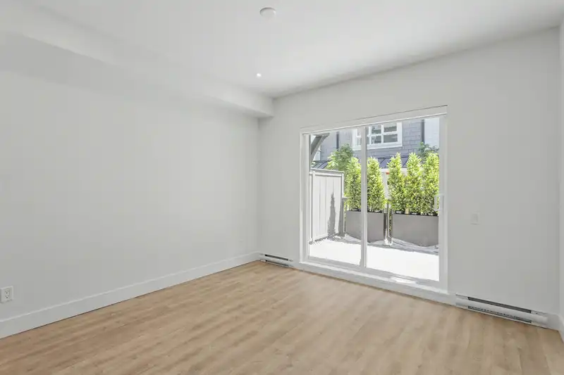 105 2304 EMERY COURT - photo 4 of 39