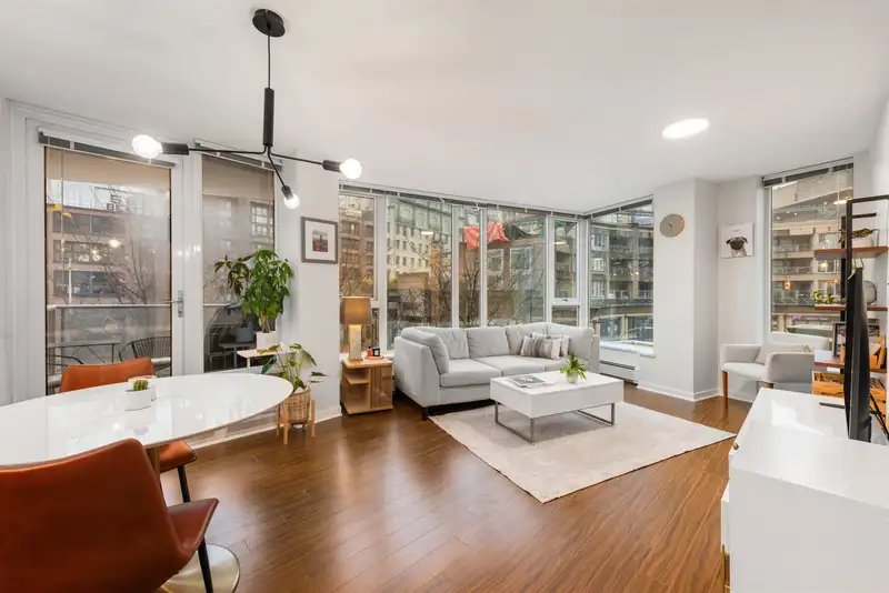 503 188 KEEFER PLACE - photo 1 of 39