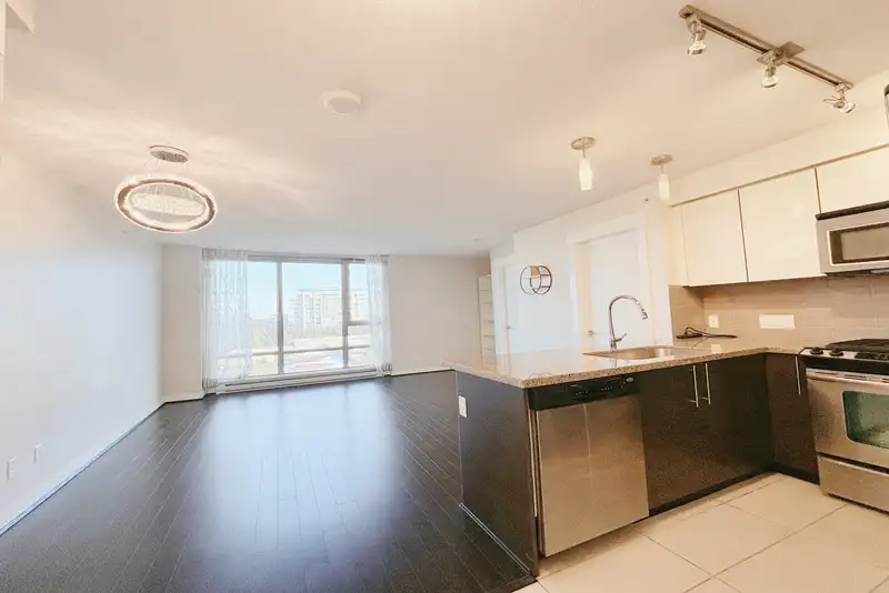 808 6733 BUSWELL STREET - photo 4 of 13