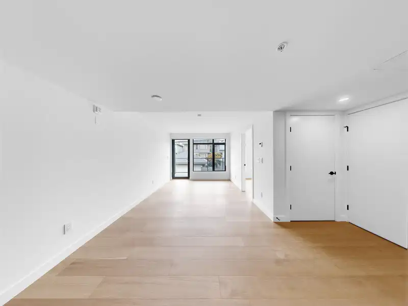 202 6485 MANITOBA STREET - photo 2 of 32