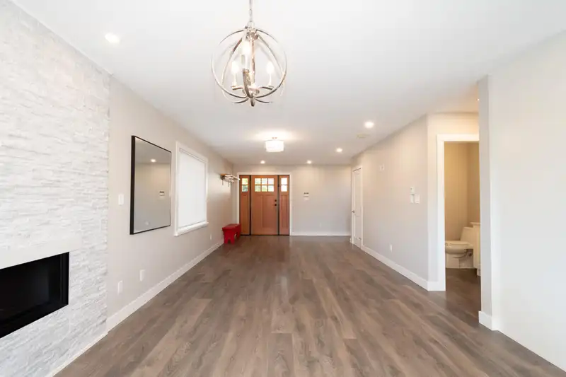 245 W 19TH STREET - photo 4 of 38