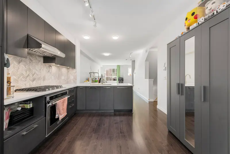 27 5551 ADMIRAL WAY - photo 3 of 25