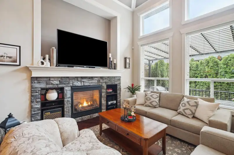 17170 3A AVENUE - photo 2 of 40