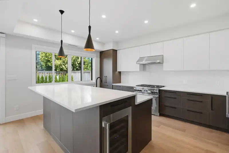 173 66A STREET - photo 4 of 34