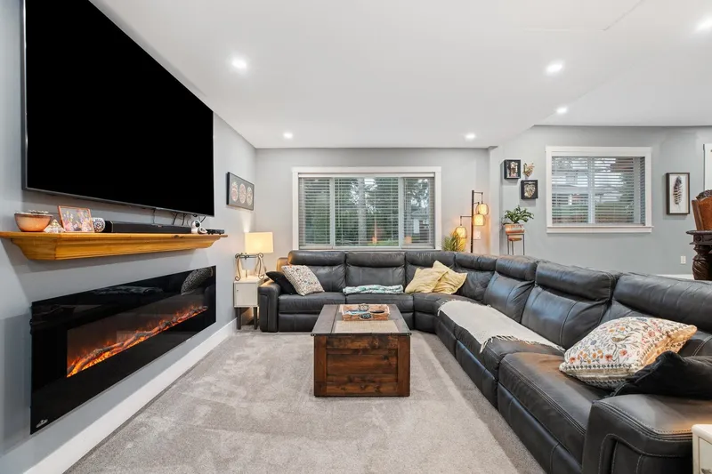 7334 ALDER STREET - photo 3 of 25