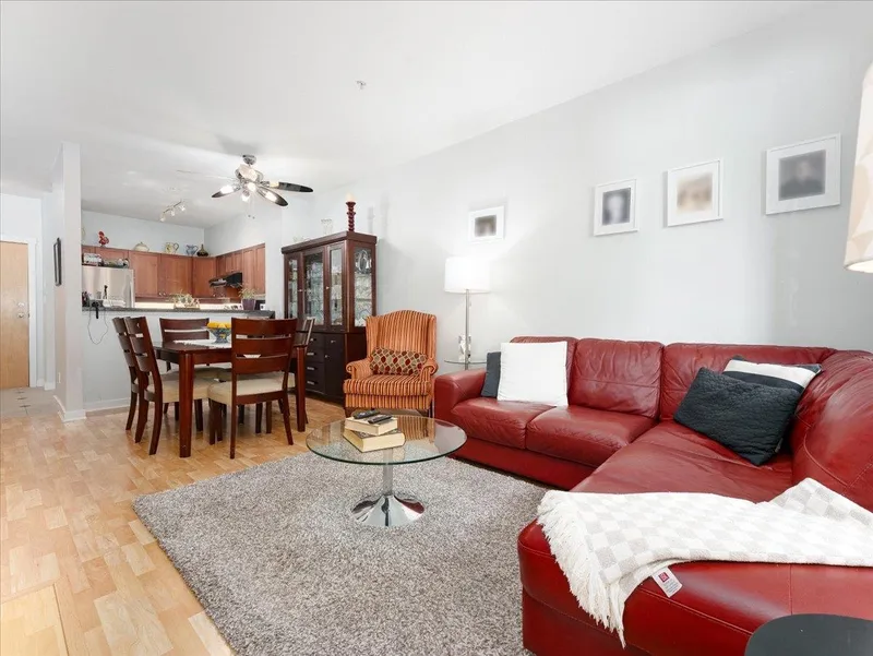 107 675 PARK CRESCENT - photo 3 of 19