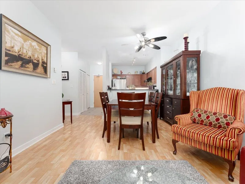 107 675 PARK CRESCENT - photo 4 of 19