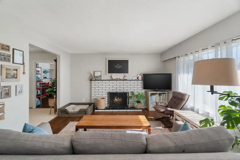 20255 CHATWIN AVENUE - photo 2 of 27