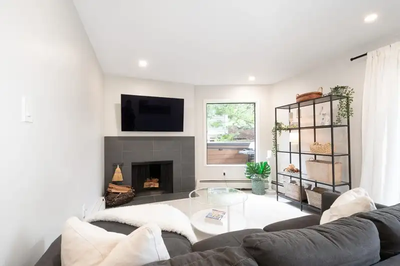 211 1930 W 3RD AVENUE - photo 3 of 21