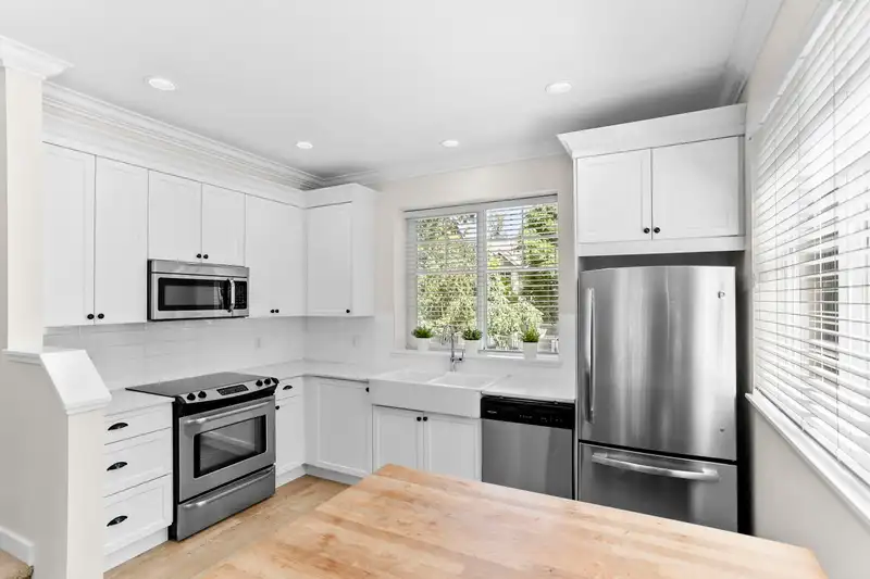 19 19128 65 AVENUE - photo 3 of 33