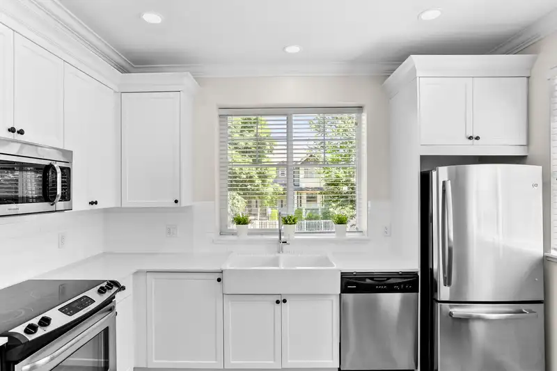 19 19128 65 AVENUE - photo 4 of 33