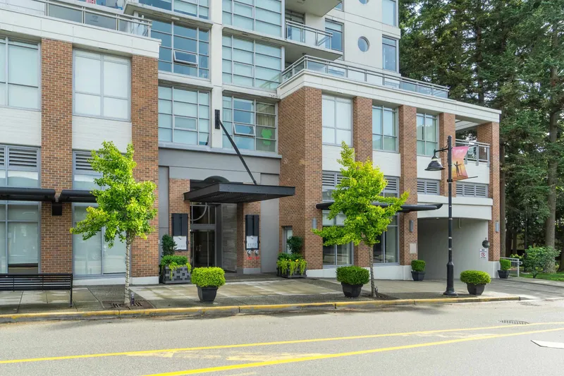 1106 15152 RUSSELL AVENUE - photo 2 of 25