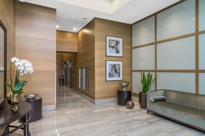 1106 15152 RUSSELL AVENUE - photo 4 of 25