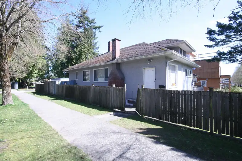 1807 E 38TH AVENUE - photo 1 of 6