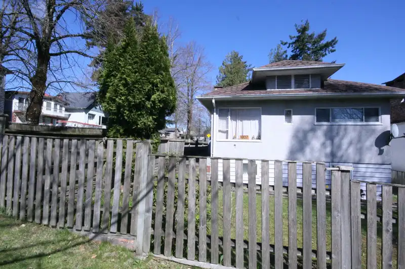 1807 E 38TH AVENUE - photo 2 of 6