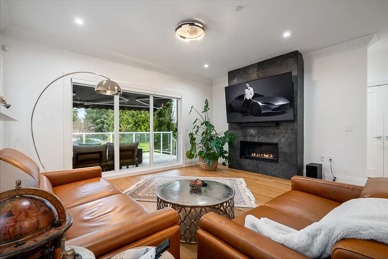 855 PATRICIA AVENUE - photo 3 of 25