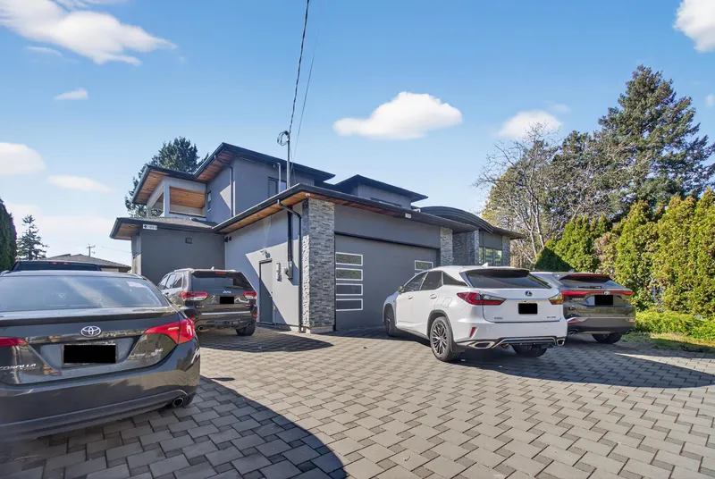 11890 GILMOUR CRESCENT - photo 2 of 25