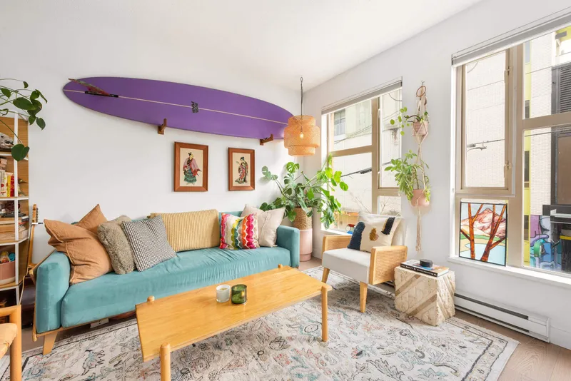 212 205 E 10TH AVENUE - photo 2 of 25