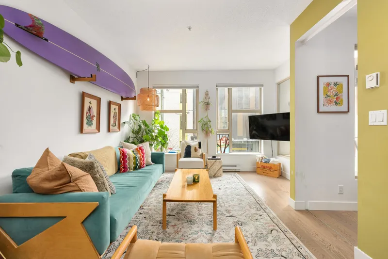 212 205 E 10TH AVENUE - photo 3 of 25