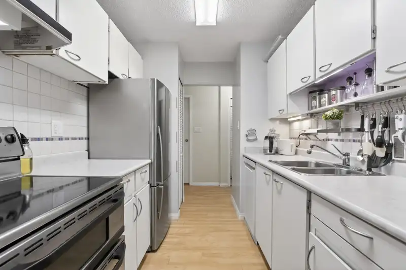 105 236 W 2ND STREET - photo 4 of 17