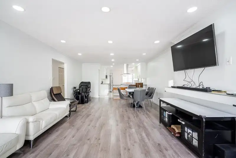 8991 ST. ALBANS ROAD - photo 4 of 17