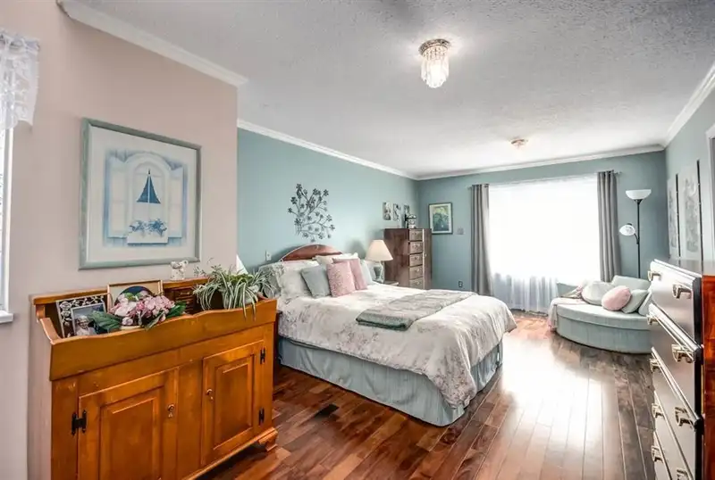 17264 31 AVENUE - photo 3 of 16