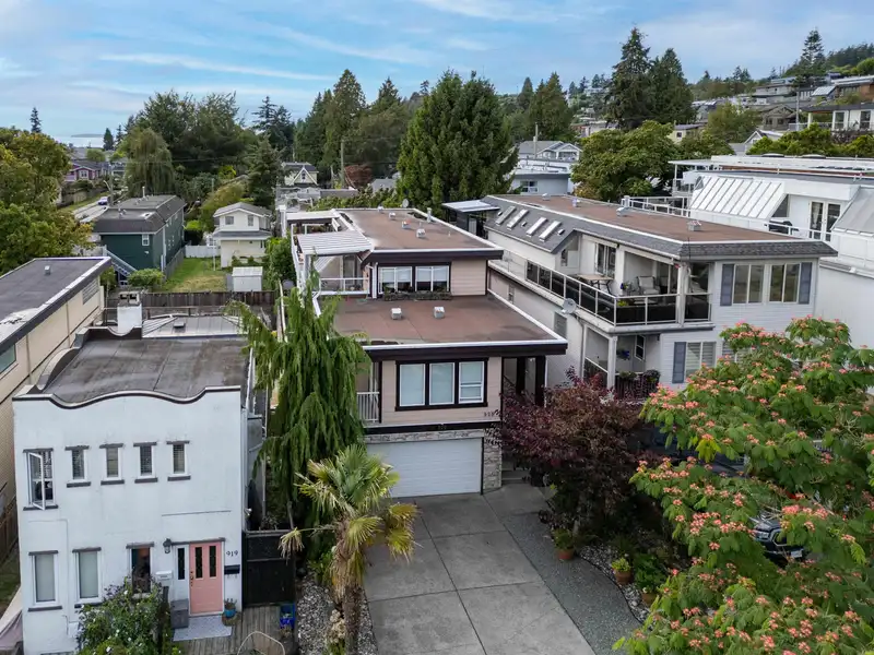 925 KENT STREET - photo 1 of 38