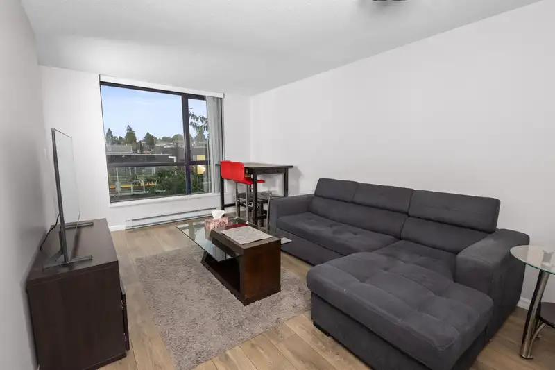 502 3438 VANNESS AVENUE - photo 1 of 25