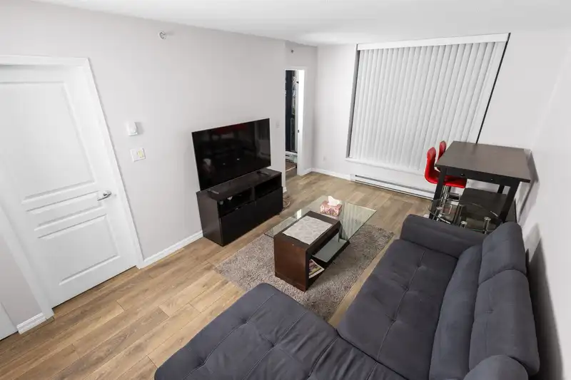 502 3438 VANNESS AVENUE - photo 2 of 25