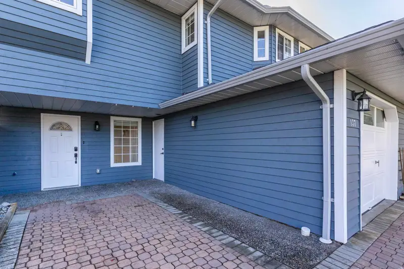 137 16335 14 AVENUE - photo 2 of 25