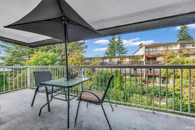 302 371 ELLESMERE AVENUE - photo 1 of 25