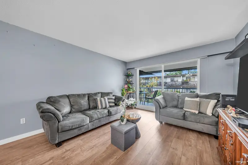 302 371 ELLESMERE AVENUE - photo 2 of 25